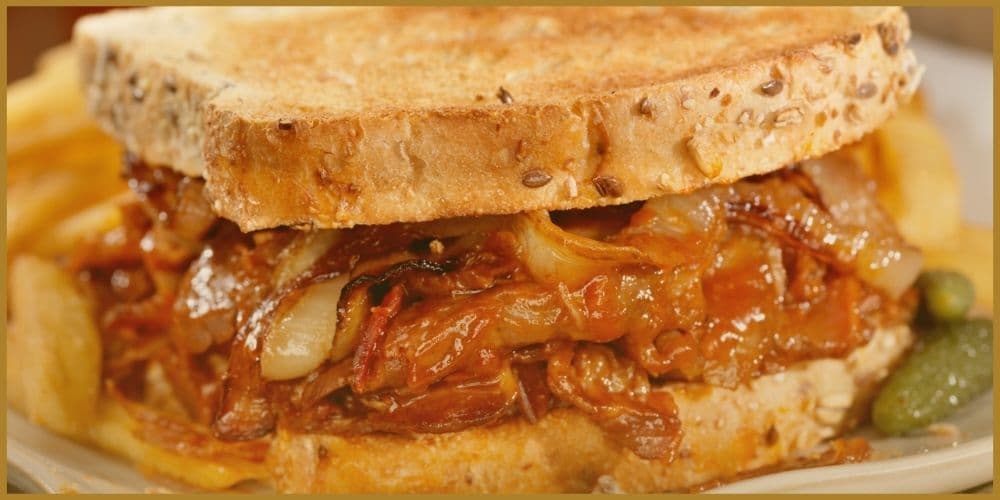 BBQ Pulled Pork and thick bread slices